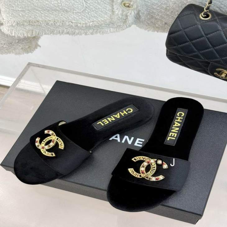 Picture of Chanel Slippers _SKUChanelsz35-40J02083206